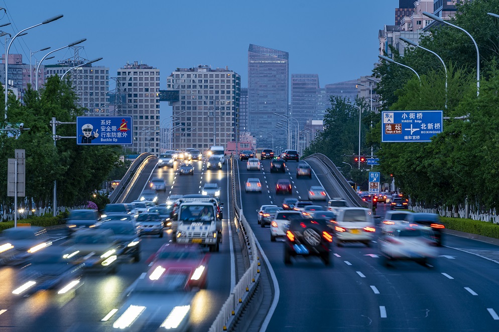 摄图网_501284044_忙碌北京北二环夜景车流（企业商用）.jpg